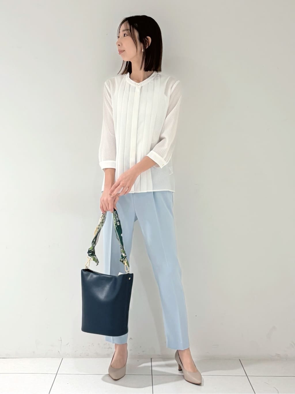 shioriさんの「INDIVI｜【洗える／多機能／SETUP可】着る日傘ダブルジャケット」を使ったコーディネート