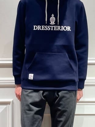橋本さんの「DRESSTERIOR｜ストレッチポンチ フーディ」を使ったコーディネート