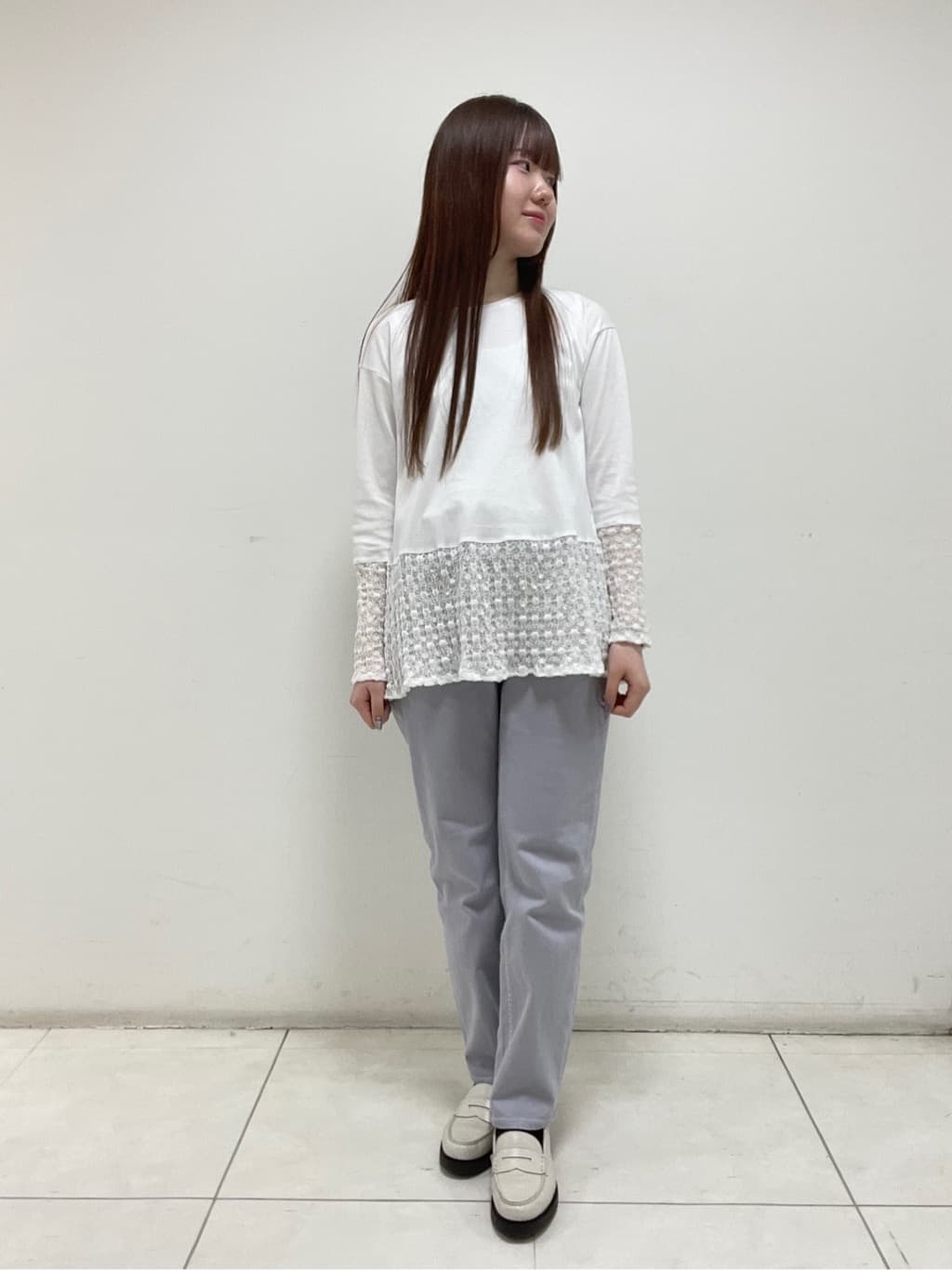 mさんの「INDIVI｜【洗える／レイヤードにおすすめ】シャーリングレース ロングTシャツ」を使ったコーディネート