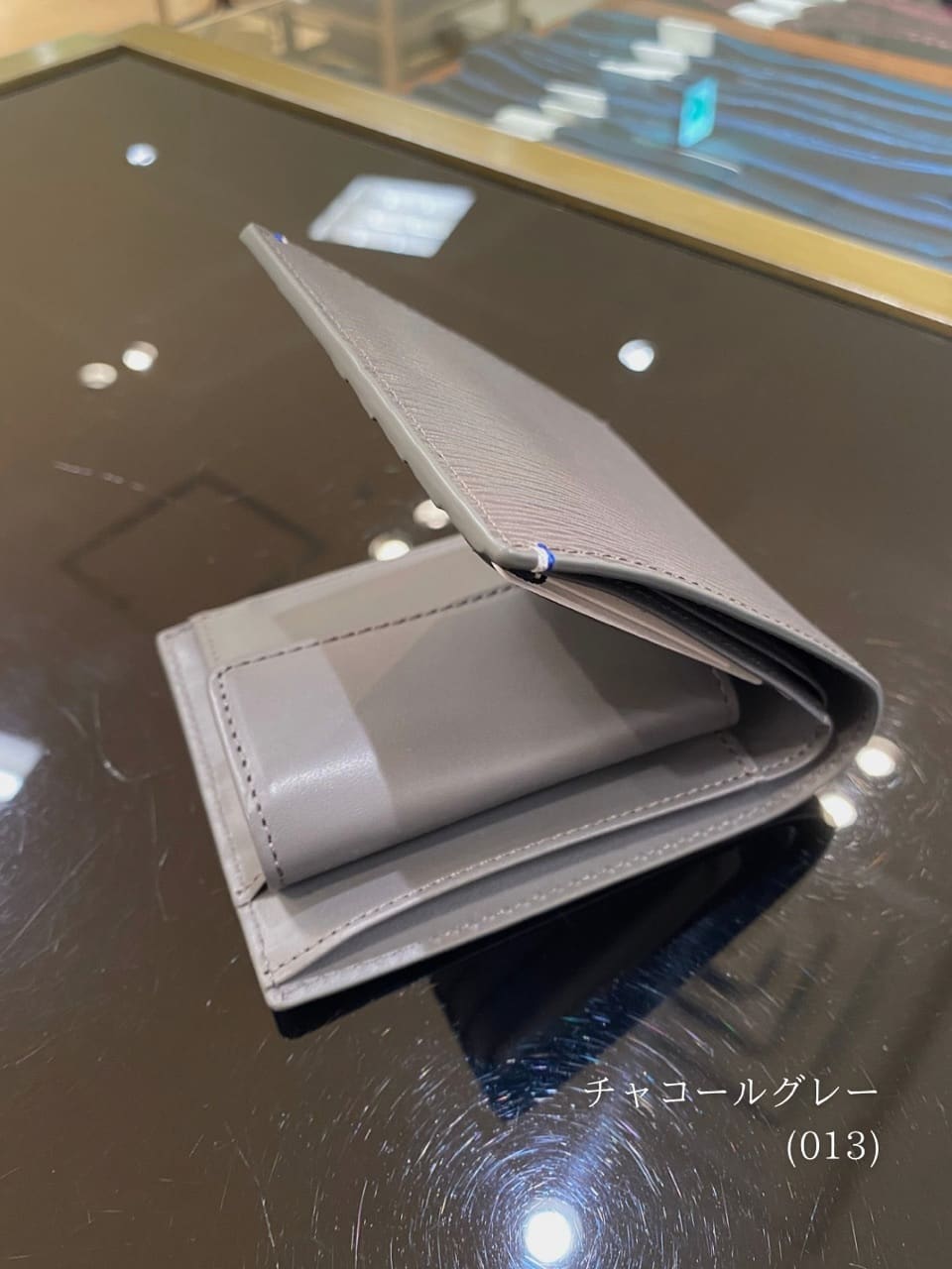 小南大和さんの「TAKEO KIKUCHI｜水シボレザー2つ折り財布」を使ったコーディネート