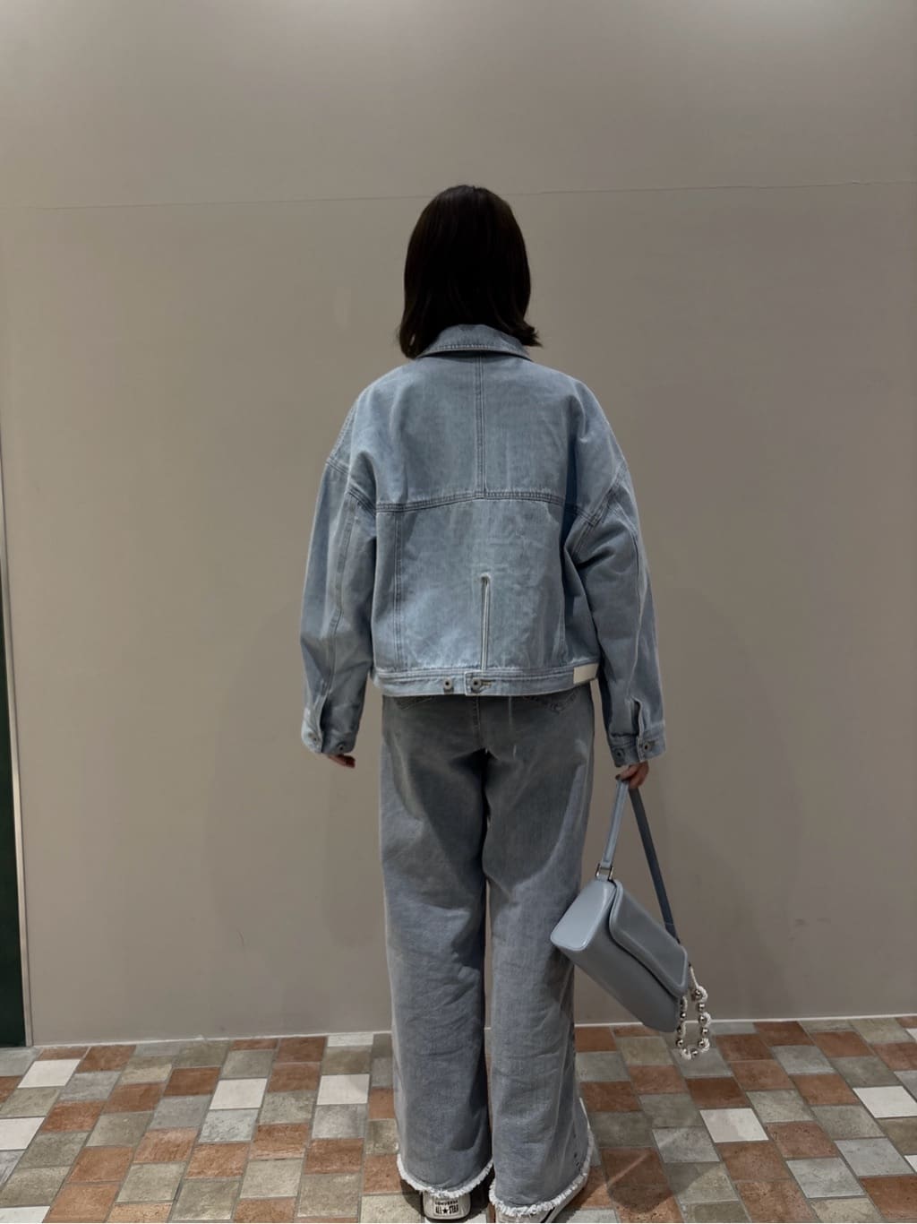 みゆさんの「INDIVI｜ハイウエストカットオフデニム」を使ったコーディネート