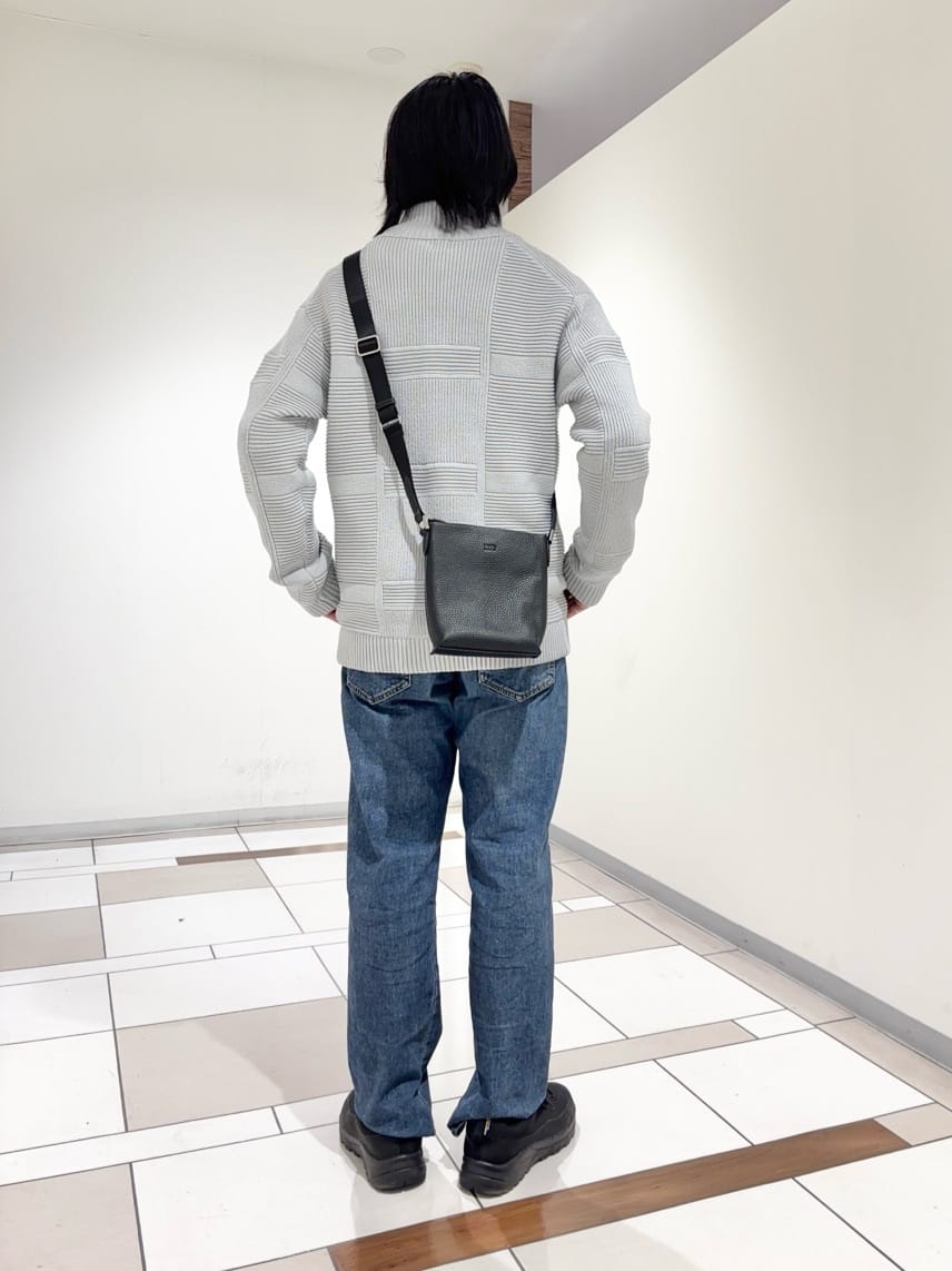 及川さんの「TAKEO KIKUCHI｜畦編みチェック ニットカーディガン」を使ったコーディネート