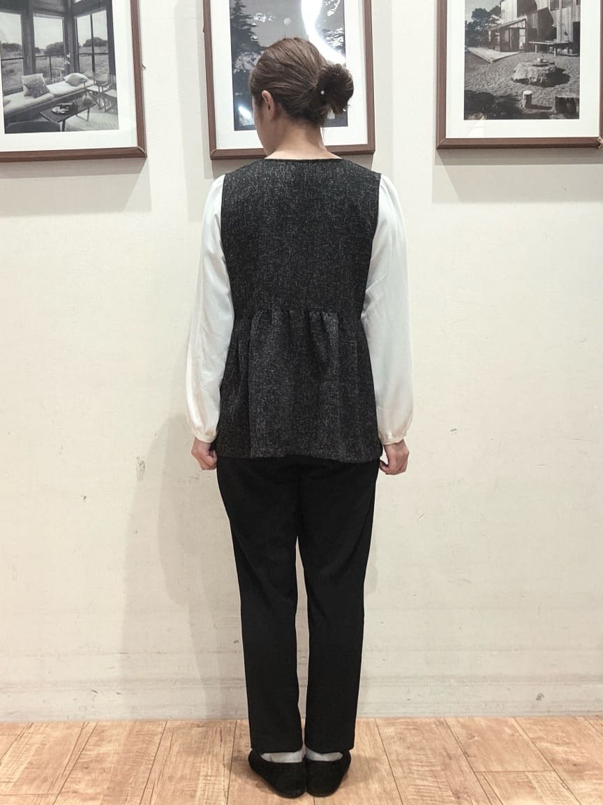 ユウキさんの「SHOO･LA･RUE｜【洗濯機可/セットアップ可/S-3L】きちんと楽に。カットジョーゼット テーパードパンツ」を使ったコーディネート