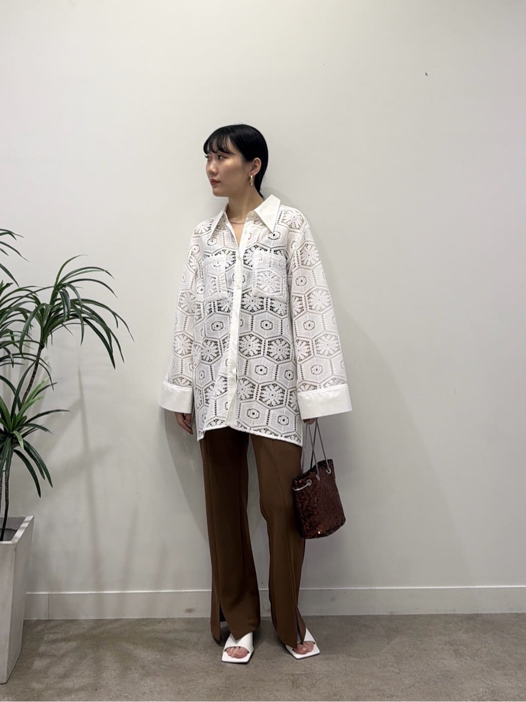 rinaさんの「INDIVI｜幾何柄レースビッグシャツ」を使ったコーディネート