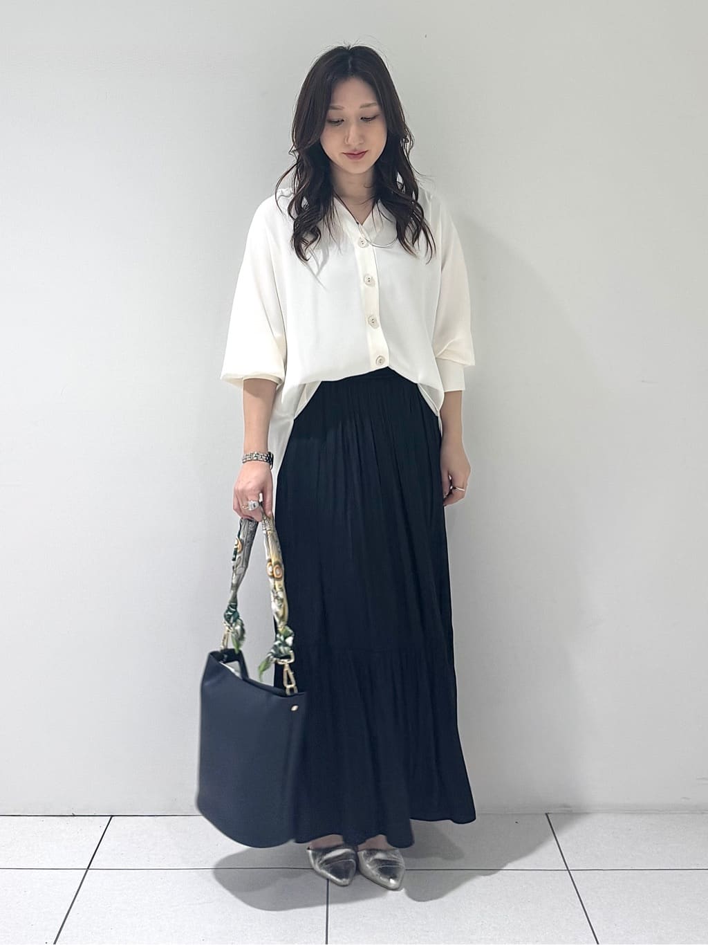 そんさんの「INDIVI｜【洗える／丈調整可能】ギャザーフレアスカート」を使ったコーディネート