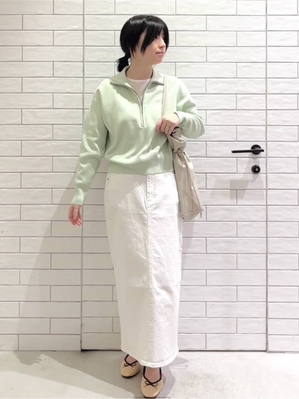 しおりさんの「OPAQUE.CLIP｜ハーフZIP刺繍ロゴニット【洗濯機OK】」を使ったコーディネート