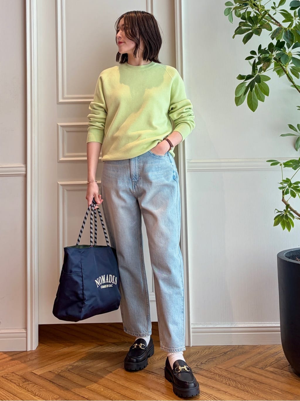 nakaoさんの「DRESSTERIOR｜RED CARD TOKYO（レッドカードトーキョー）JAZZルーズテーパードデニムパンツ」を使ったコーディネート
