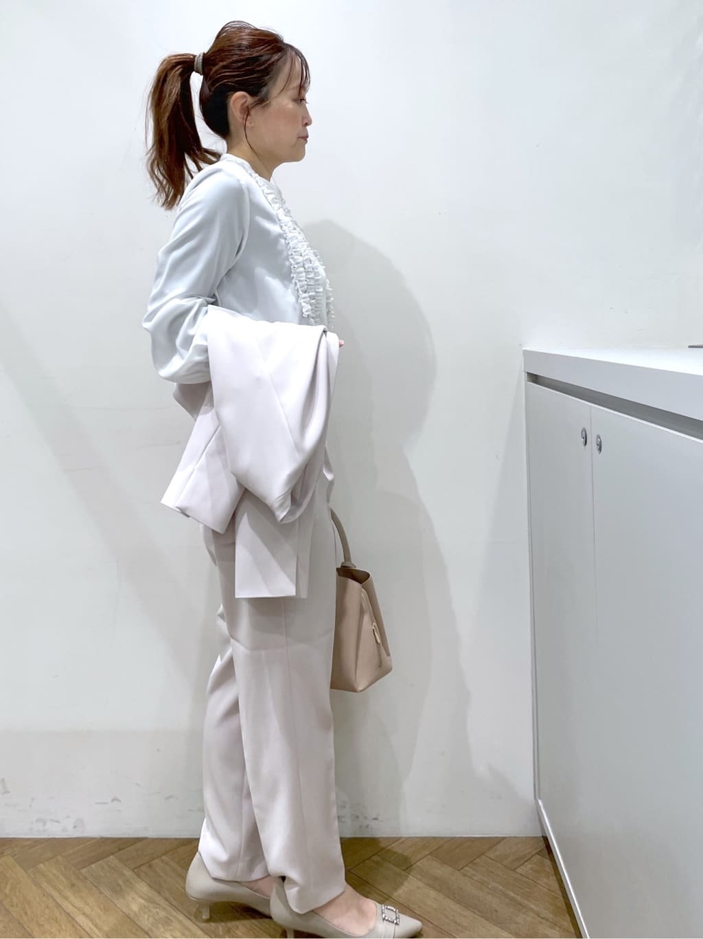Junさんの「index｜バンドカラーフリルブラウス【洗濯機OK／イージーアイロン】」を使ったコーディネート