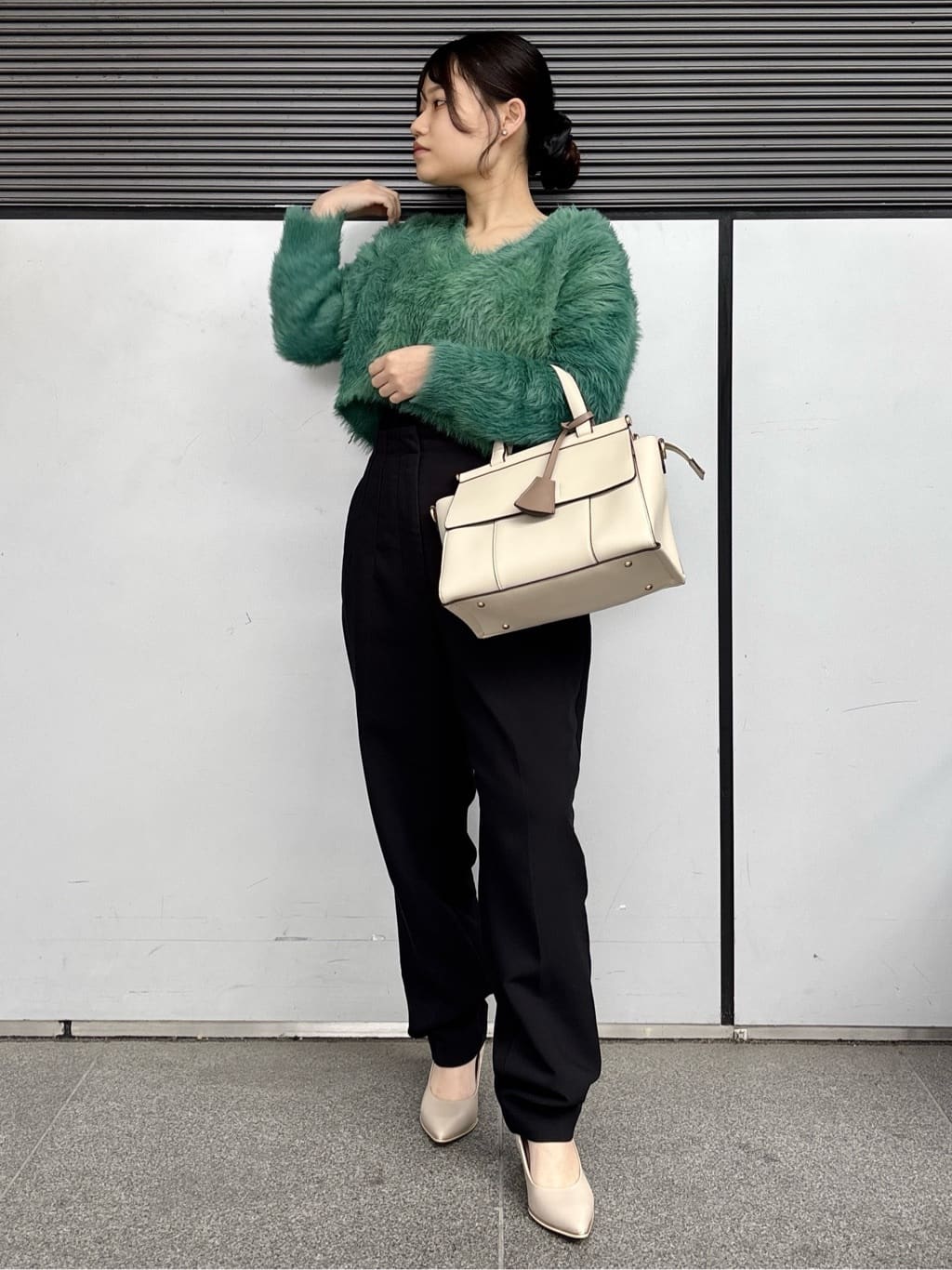 まっきーさんの「ESPERANZA｜【12時間パンプス】約7.5㎝　歩きやすくて疲れにくい」を使ったコーディネート