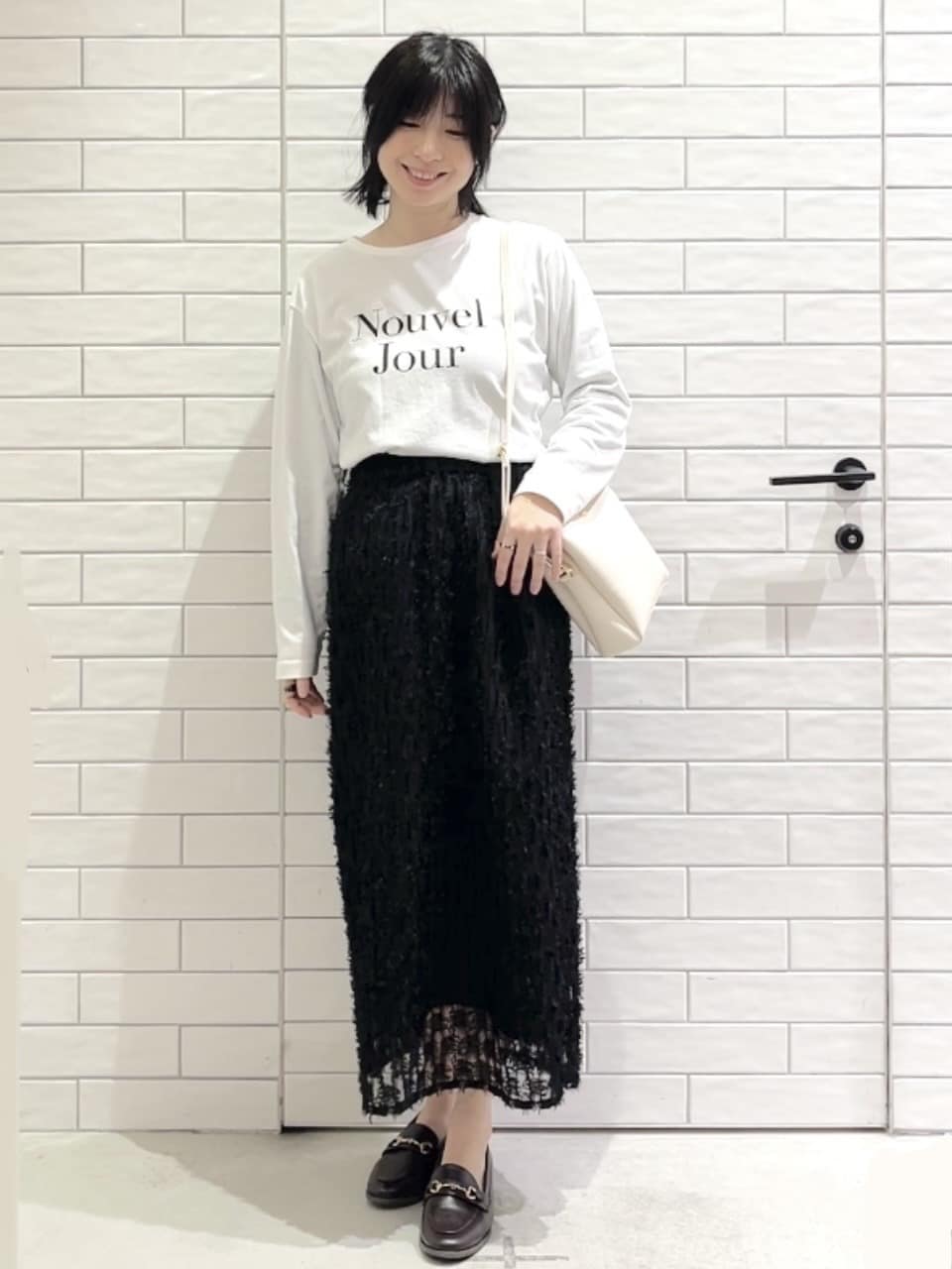 しおりさんの「OPAQUE.CLIP｜ロゴプリントロングTシャツ【洗濯機OK】」を使ったコーディネート