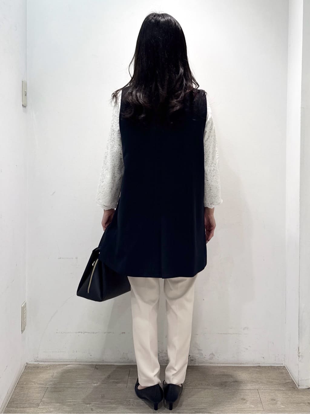 yuicciさんの「OPAQUE.CLIP｜《通勤対応》Vネックミドルジレ【洗濯機OK】」を使ったコーディネート