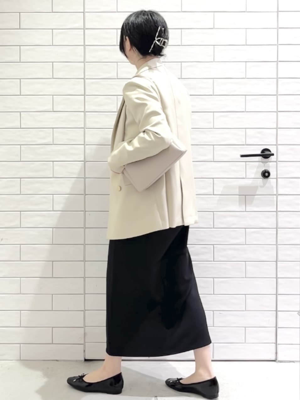 しおりさんの「OPAQUE.CLIP｜金ボタンダブルブレストテーラードジャケット／セットアップ対応【洗える】」を使ったコーディネート