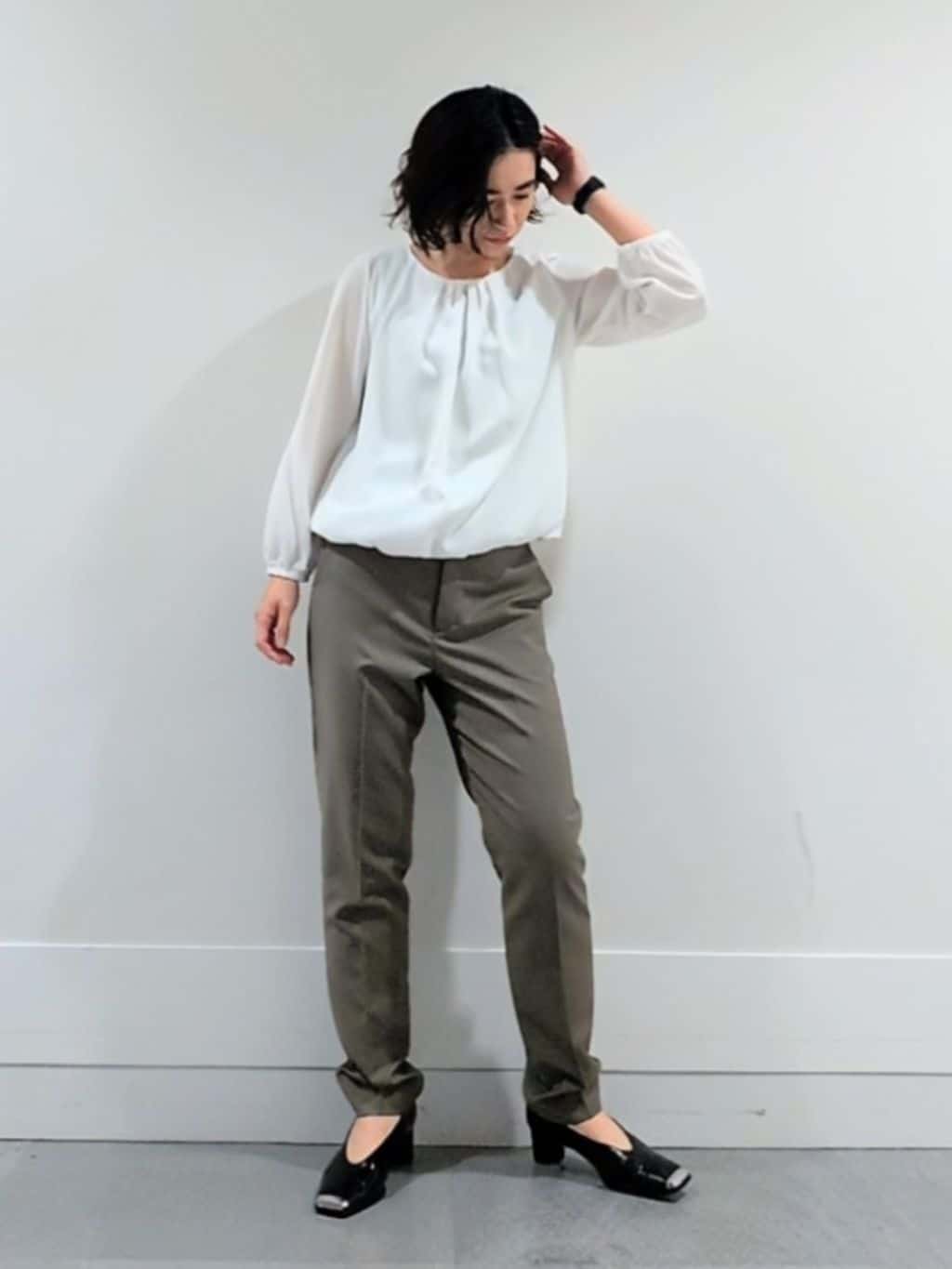 ミズタさんの「UNTITLED｜【透けにくい/ウエストイン見え】パウダリーブラウス」を使ったコーディネート