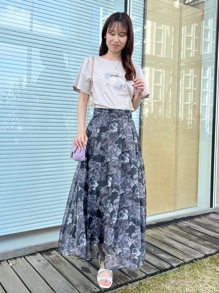はばさんの「Couture brooch｜【接触冷感・UVカット】パフュームプリントTシャツ」を使ったコーディネート