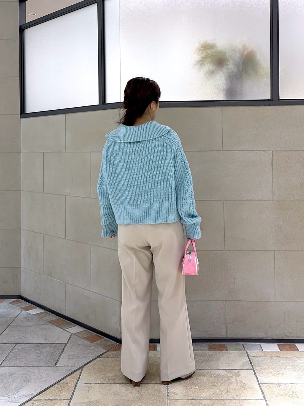 よねさんの「INDIVI｜Timeless｜ストレートフレアパンツ」を使ったコーディネート