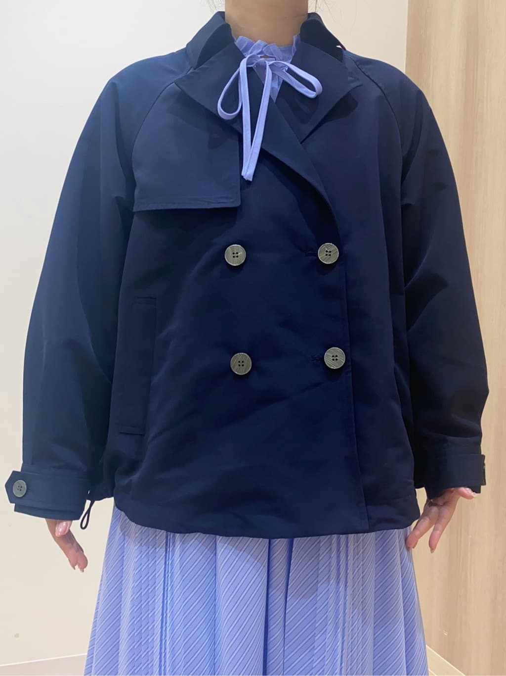 HANAさんの「grove｜【貴島明日香さん着用】【撥水／シルエット2WAY】軽やかミドルトレンチコート」を使ったコーディネート