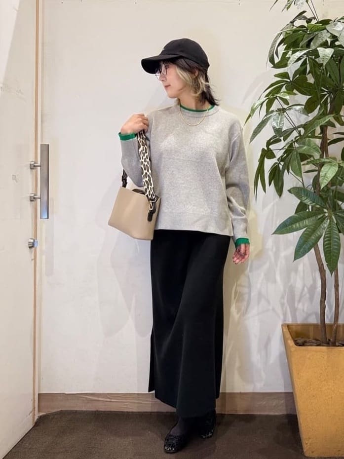 misakiさんの「SHOO･LA･RUE｜【洗濯機可/セットアップ可/毛玉になりにくい】心地よく穿ける ニットナロースカート」を使ったコーディネート