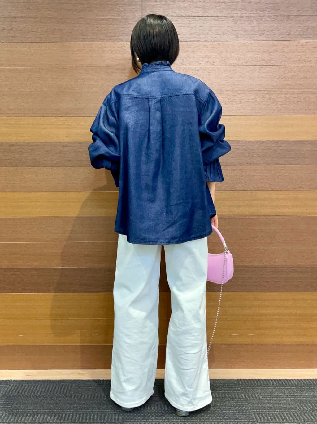 umiさんの「OPAQUE.CLIP｜セルロース混デニムフリルブラウス【洗濯機OK】」を使ったコーディネート