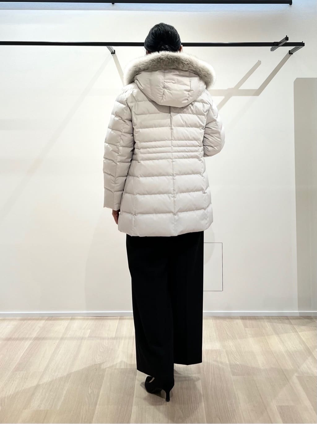 TOMOMIさんの「UNTITLED｜【はっ水機能/フード取り外し可】ミディダウンコート」を使ったコーディネート