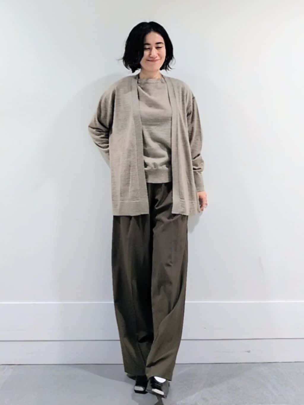 ミズタさんの「UNTITLED｜【アンサンブル可/洗える】シルクウールカシミヤ ドルマンスリーブニット」を使ったコーディネート