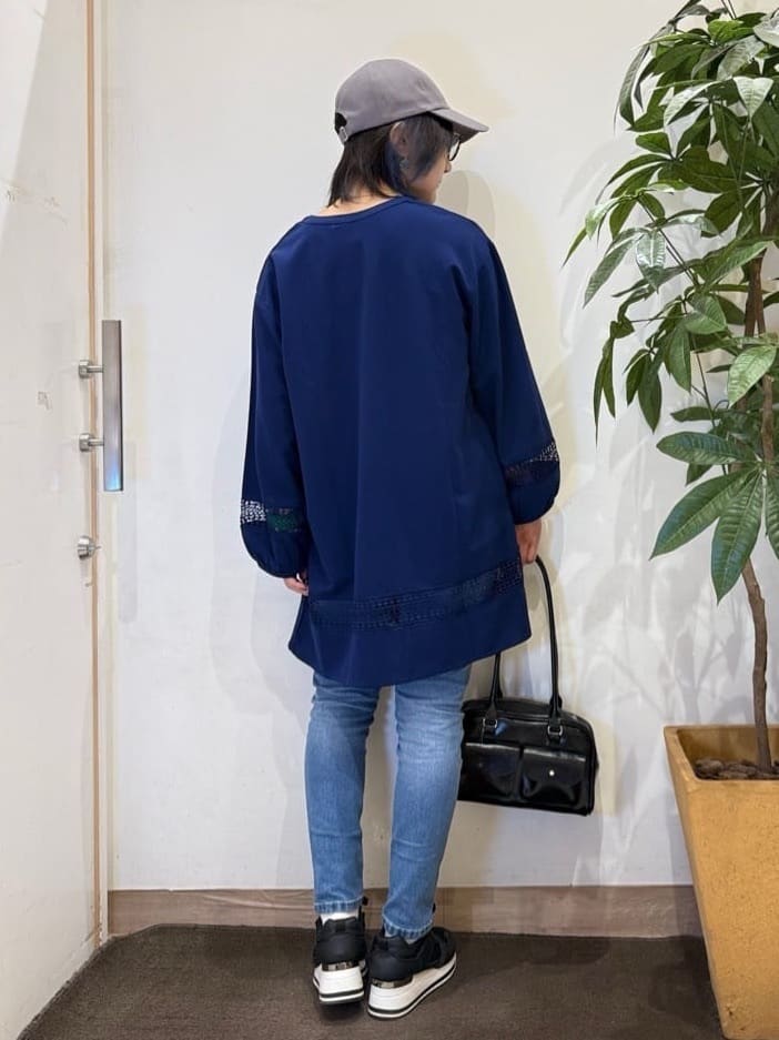 misakiさんの「SHOO･LA･RUE｜【SHOO・LA・RUE DENIM】毎日使いたくなる ストレッチデニムスキニーパンツ」を使ったコーディネート