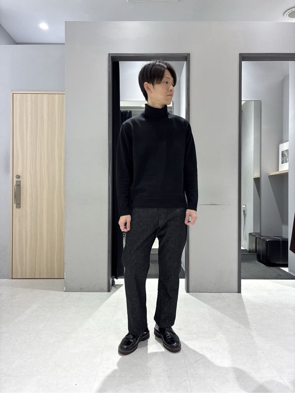 わいずみさんの「TAKEO KIKUCHI｜アンチピリング タートルネック ニット」を使ったコーディネート
