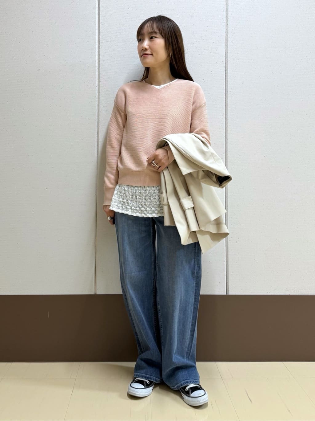 mamiさんの「INDIVI｜【洗える／レイヤードにおすすめ】シャーリングレース ロングTシャツ」を使ったコーディネート