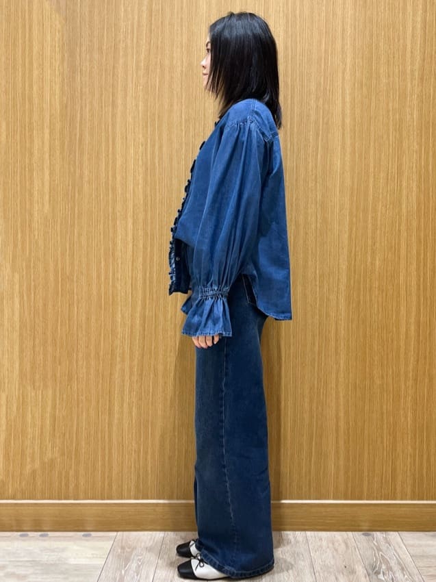 aさんの「OPAQUE.CLIP｜セルロース混デニムフリルブラウス【洗濯機OK】」を使ったコーディネート