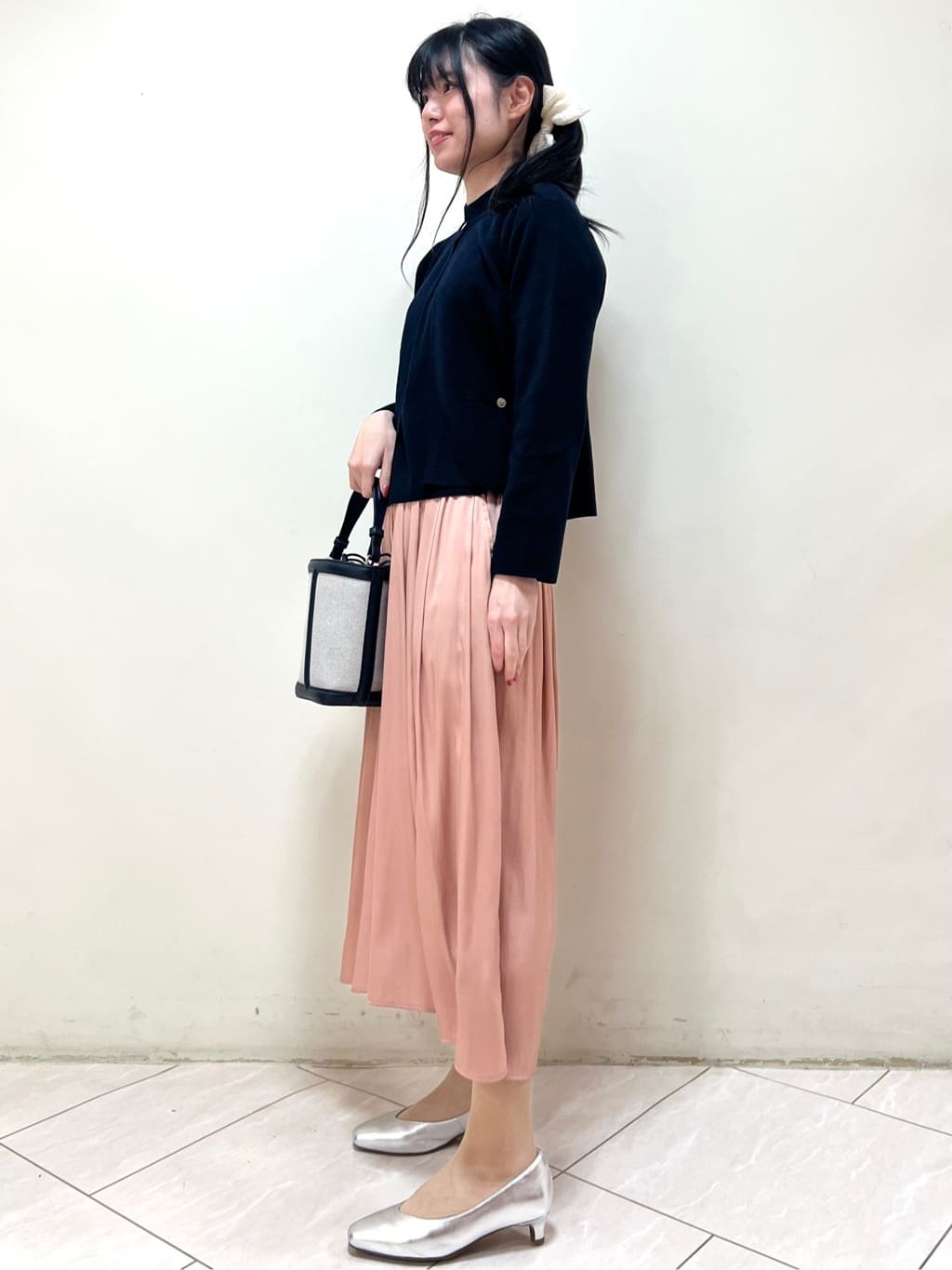 yanaさんの「Reflect｜【選べる5色／アンサンブル可】クルーネックカーディガン」を使ったコーディネート