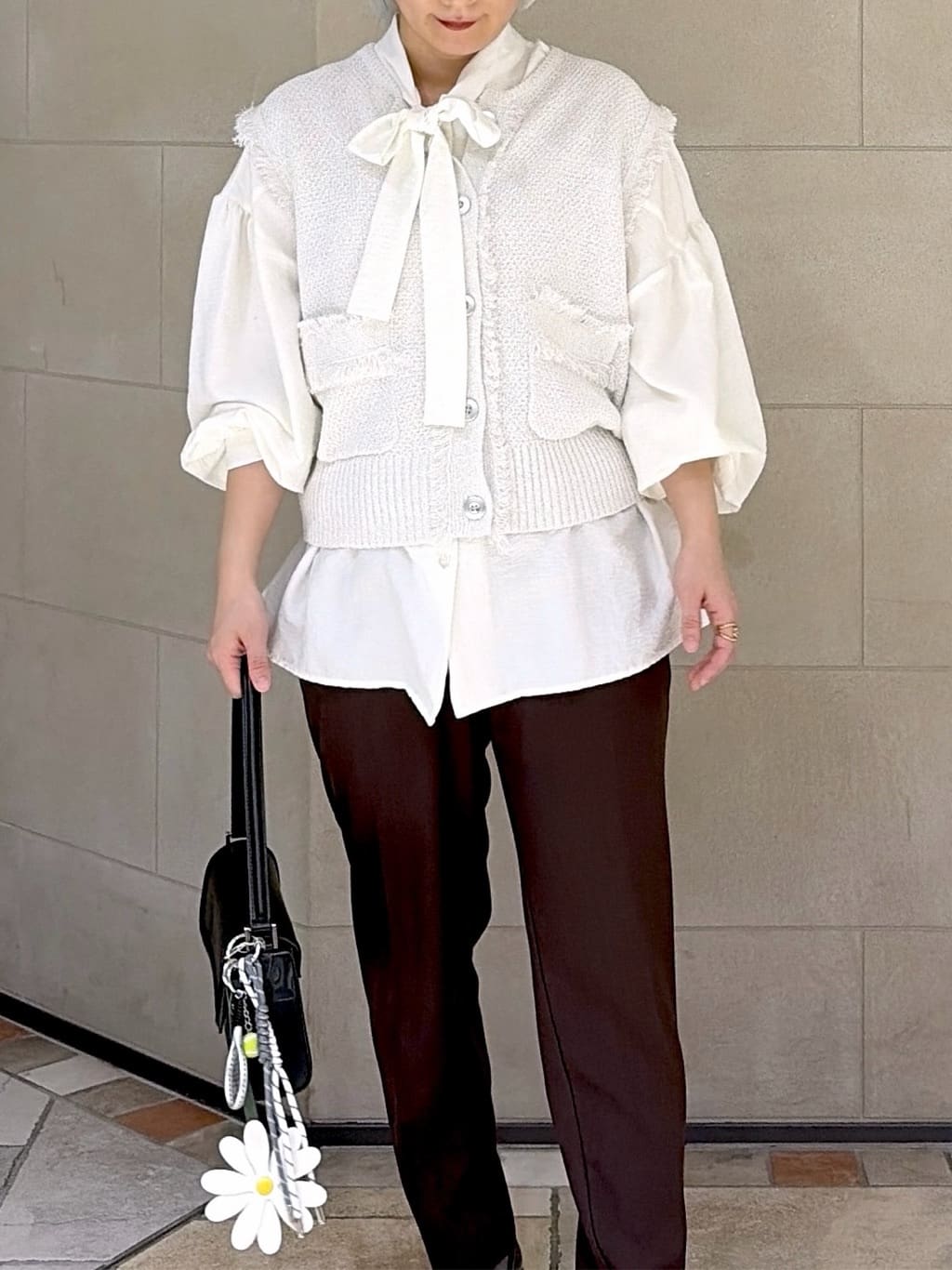 よねさんの「INDIVI｜Comfy SET UP｜イージーテーパードパンツ【セットアップ対応／通勤/カセット服】」を使ったコーディネート