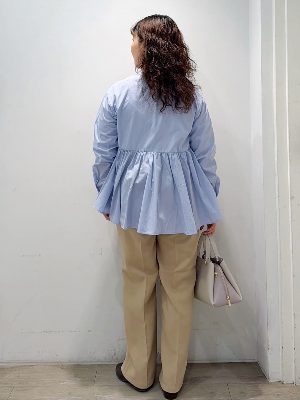 sumicaさんの「OPAQUE.CLIP｜ペプラムシャツ【洗濯機OK】」を使ったコーディネート