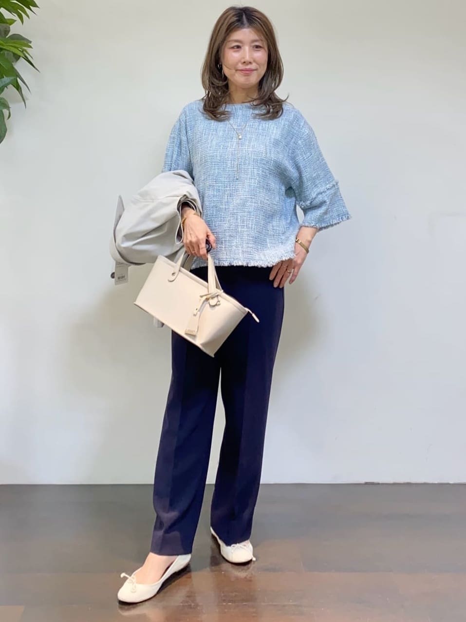 tomoさんの「UNTITLED｜【定番人気/はっ水/洗える】タスランショートトレンチコート」を使ったコーディネート