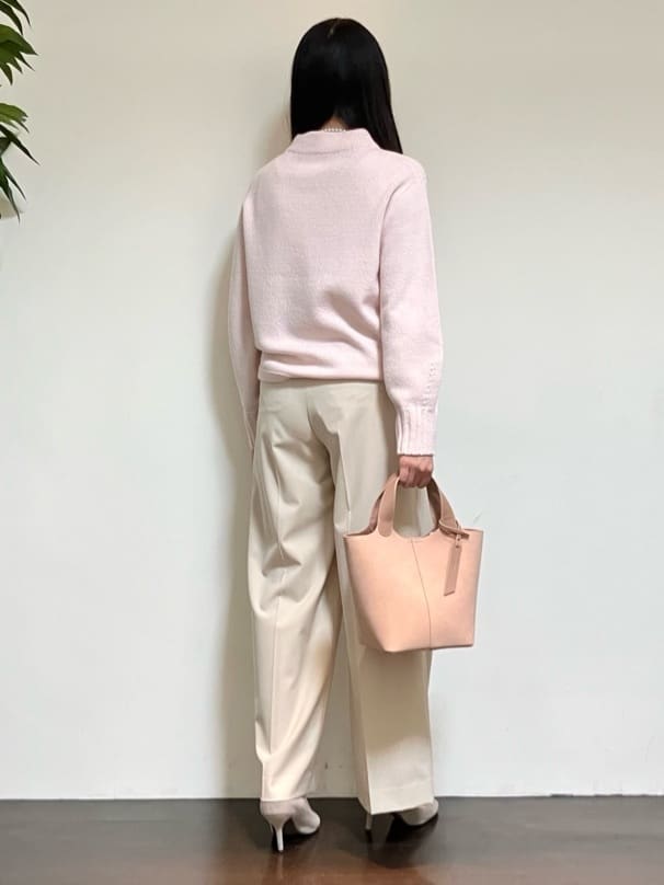 カレンさんの「UNTITLED｜【洗える/ウエスト後ろゴム】ウール混　タックワイドパンツ」を使ったコーディネート