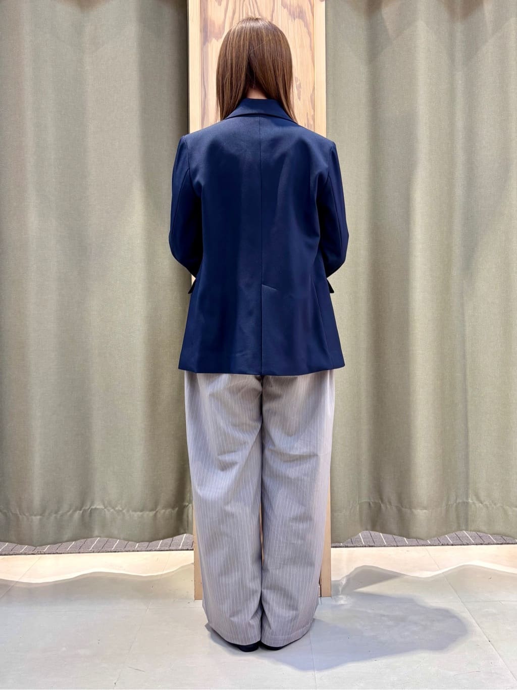 HaNeさんの「THE SHOP TK｜【通勤にもデイリーにも】CAVIAN 金ボタンダブルブレストジャケット」を使ったコーディネート