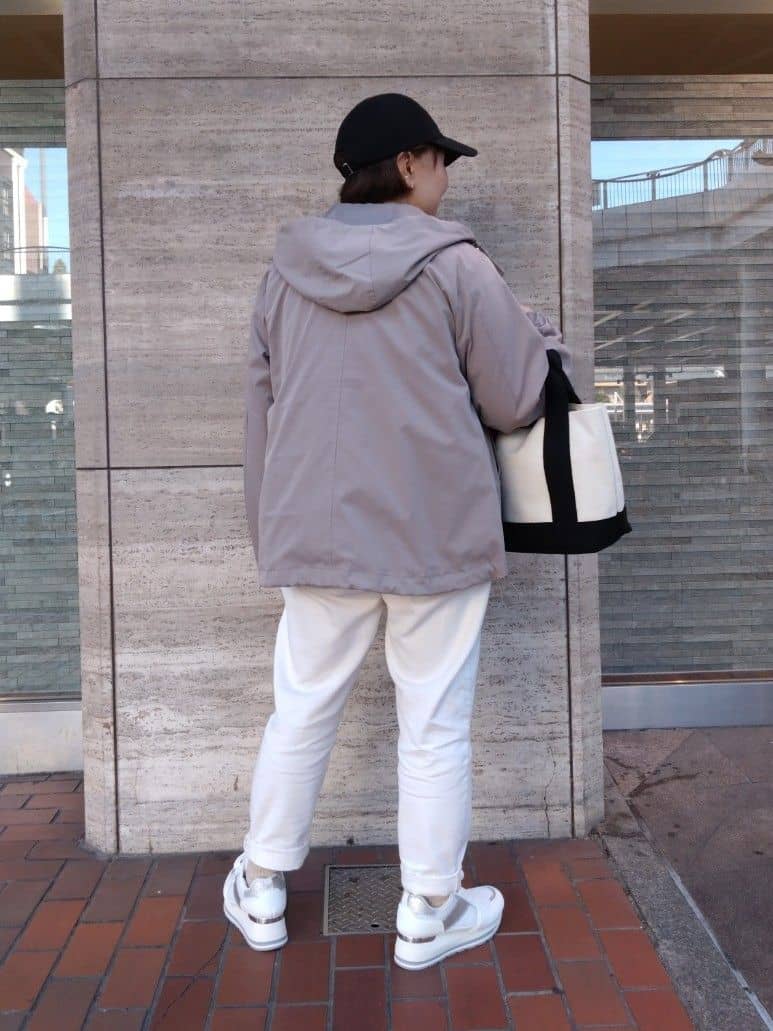 ヒロコジさんの「SHOO･LA･RUE｜【SHOO・LA・RUE DENIM】大人のきれいめカジュアルに デニムテーパードパンツ」を使ったコーディネート