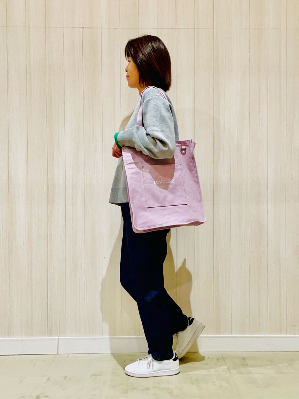 Danke さんの「SHOO･LA･RUE｜【SHOO・LA・RUE DENIM】大人のきれいめカジュアルに デニムテーパードパンツ」を使ったコーディネート