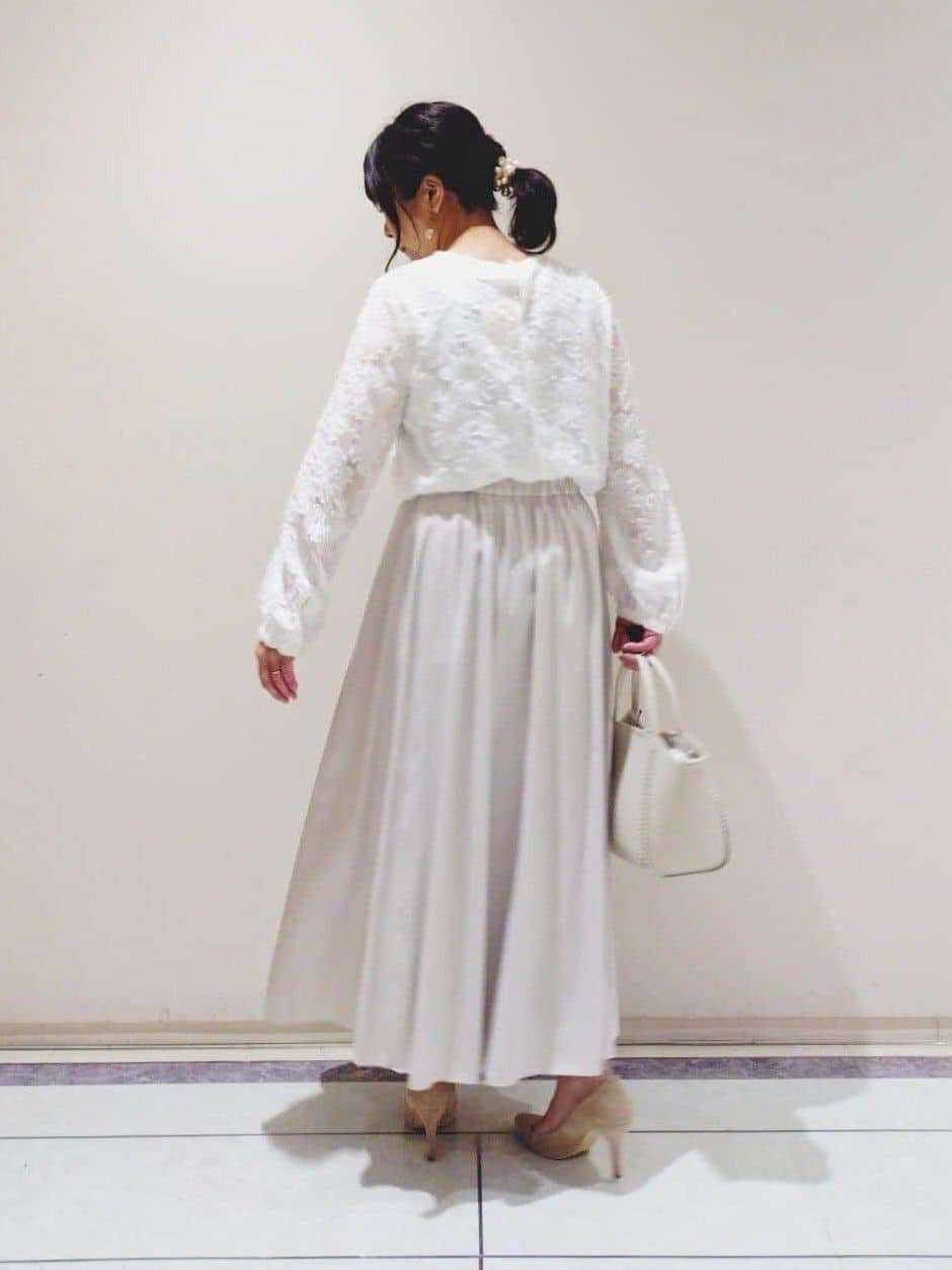 TOMOMIさんの「INDIVI｜レザー調ギャザースカート」を使ったコーディネート