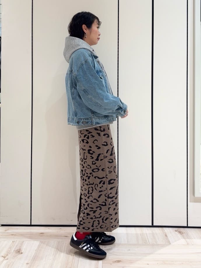ｓａｔｏｍｉさんの「SHOO･LA･RUE｜【セットアップ可/S-LL/なめらかタッチ】選べる3柄 ロゴ入りプルパーカ」を使ったコーディネート