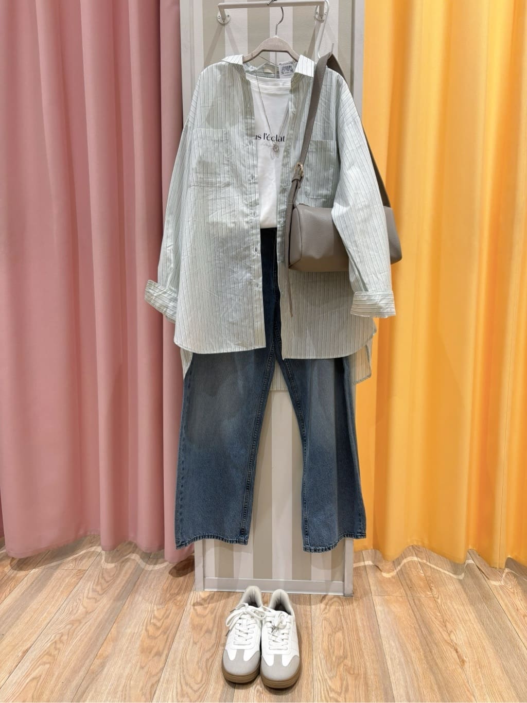 ayan oh!さんの「SHOO･LA･RUE｜【UV/抗菌防臭/洗濯機可】小さめロゴの大人スムースロンT」を使ったコーディネート