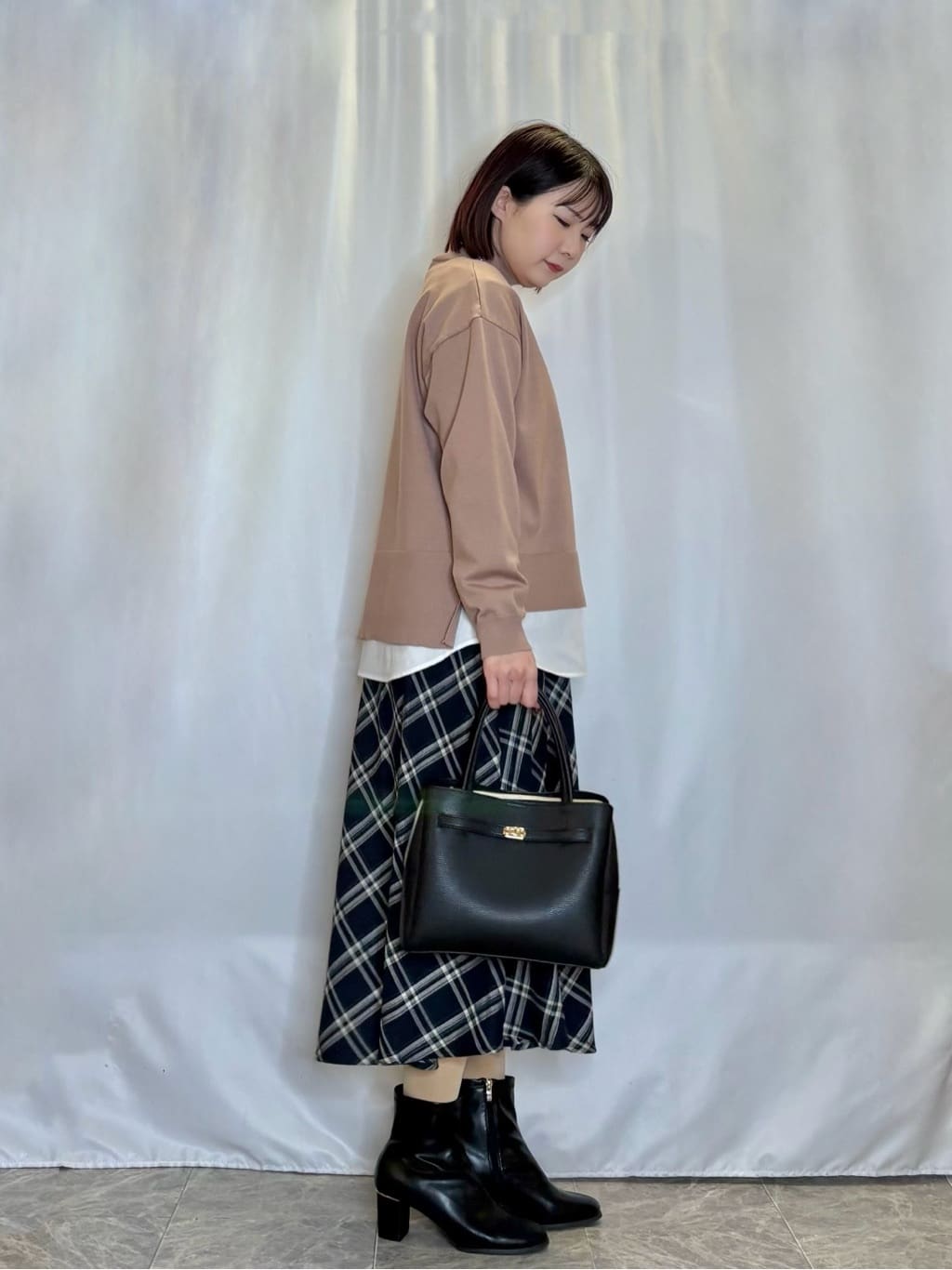 ネリさんの「SHOO･LA･RUE｜【2点セット/洗濯機可/S-LL】着回しがきく もちもちハイネックニット+裾シャツインナー」を使ったコーディネート
