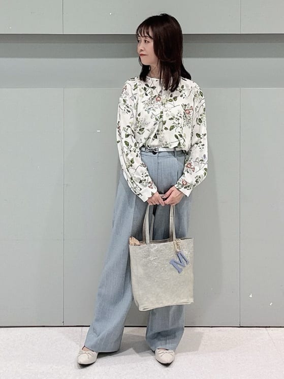 makiさんの「UNTITLED｜【花柄/洗える】ボタニカルブラウス」を使ったコーディネート