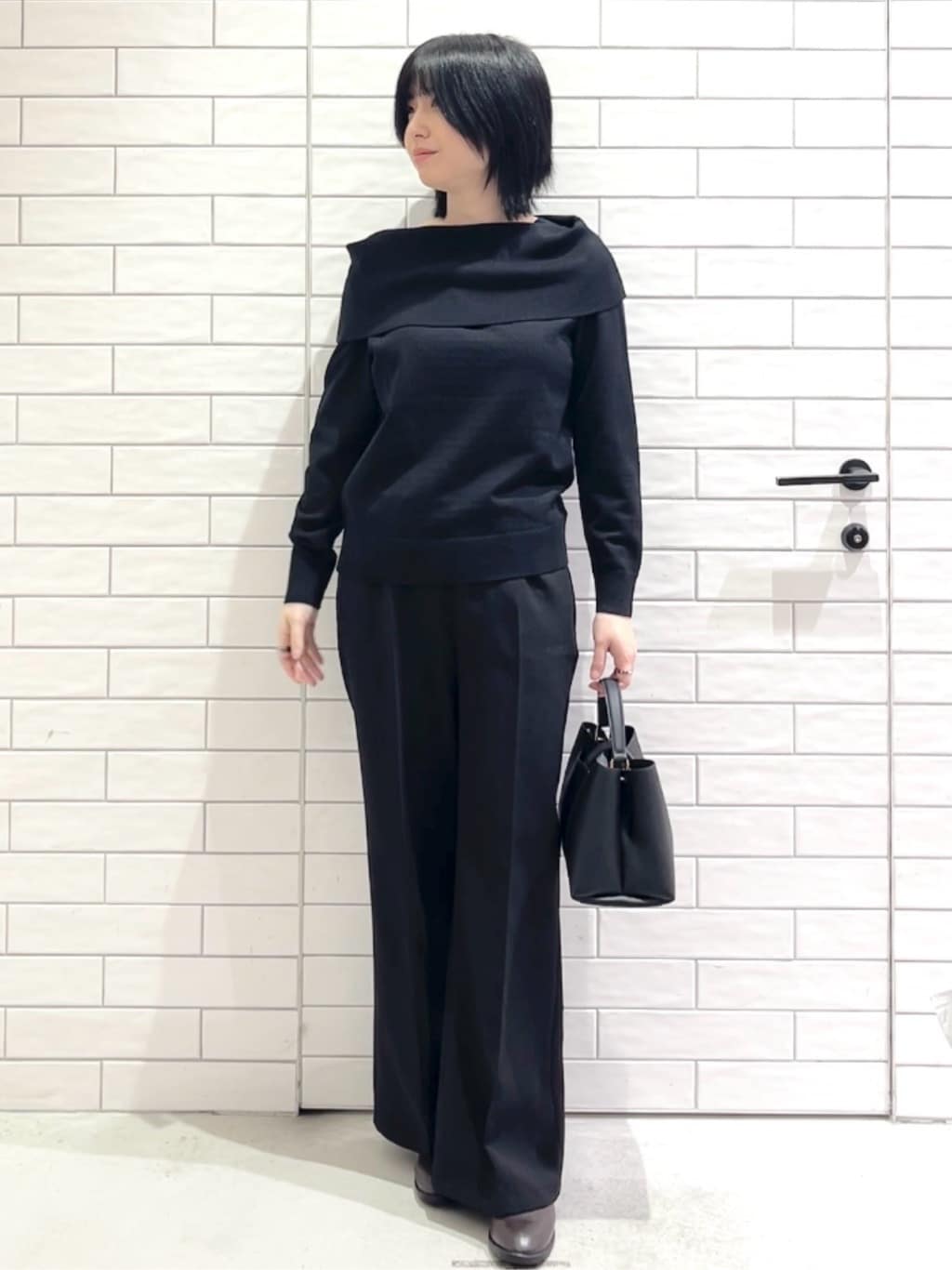 しおりさんの「OPAQUE.CLIP｜オフショルダーデザインニット【洗濯機OK】」を使ったコーディネート