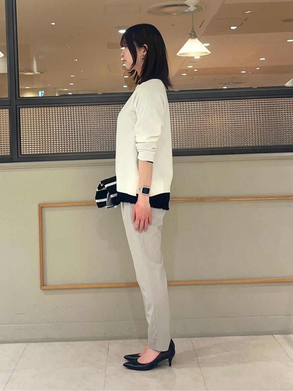 kumiさんの「INDIVI｜【洗える／レイヤードにおすすめ】シャーリングレース ロングTシャツ」を使ったコーディネート
