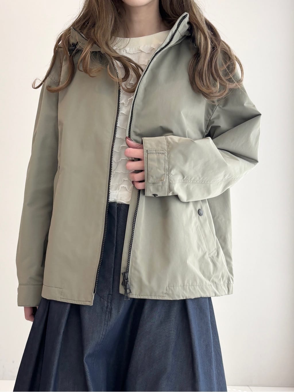 清水夏姫さんの「DRESSTERIOR｜【ウォッシャブル/撥水素材】撥水ツイル マウンテンパーカー」を使ったコーディネート