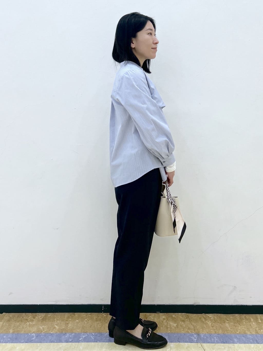 su.さんの「index｜フリルキーネックシャツ【洗濯機OK／イージーアイロン／防シワ】《XS～LL／7col》」を使ったコーディネート