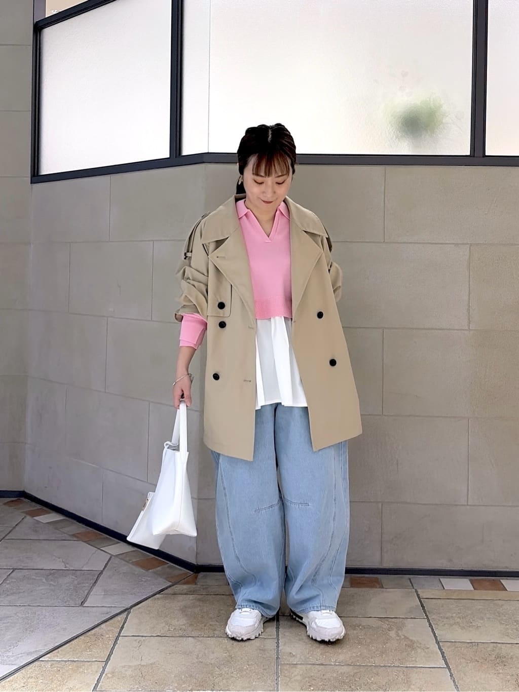 よねさんの「INDIVI｜【撥水】ボンディングショートトレンチ」を使ったコーディネート