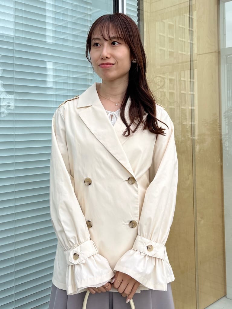 はばさんの「Couture brooch｜【撥水・洗える】ハーフ トレンチコート」を使ったコーディネート