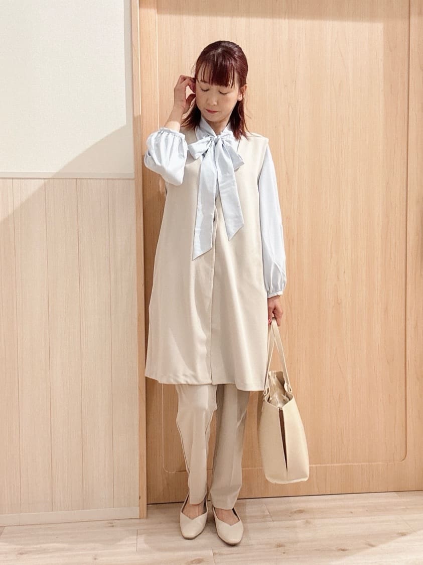 モカさんの「SHOO･LA･RUE｜【洗濯機可/S-3L】リボンボウタイが魅力　大人の華やかブラウス」を使ったコーディネート