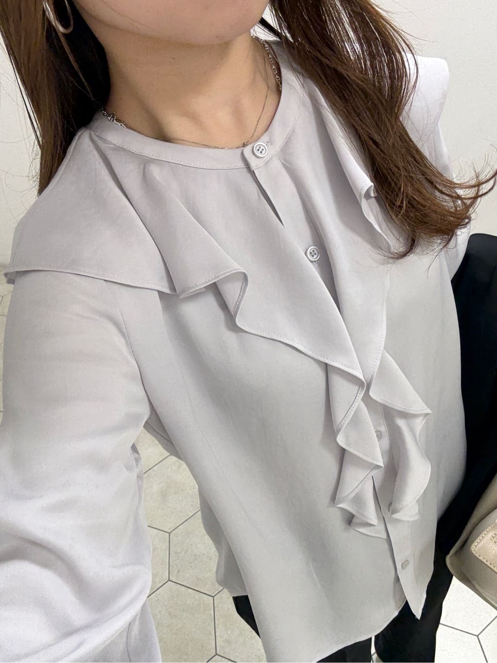 kahoさんの「INDIVI｜【洗える】ラッフルサテンブラウス」を使ったコーディネート