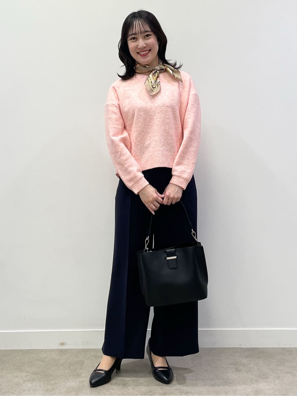 yukariさんの「Reflect｜【選べる5色／ゆったりシルエット】Vネックスパンコールニット」を使ったコーディネート
